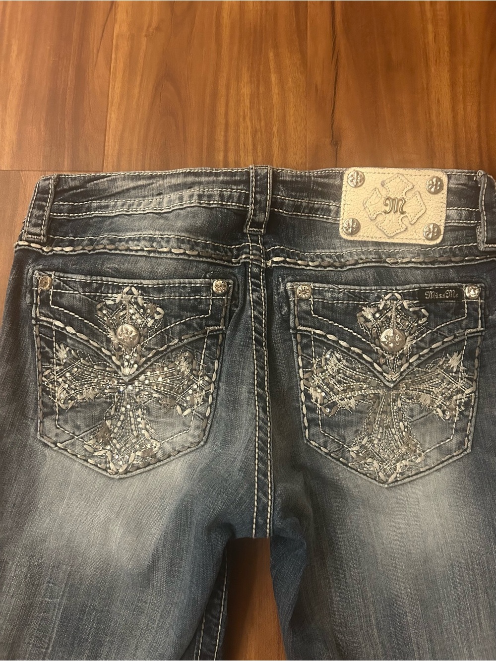 Miss Me Signature Skinny Jeans Shimmery rhinestones 30/31